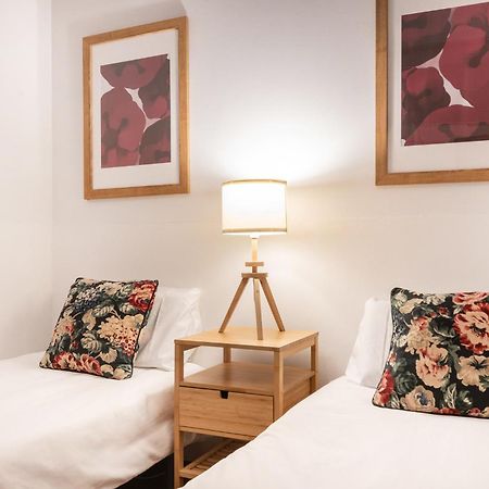 Spacious & Sunny Apt With Terrace In The City Center バルセロナ エクステリア 写真