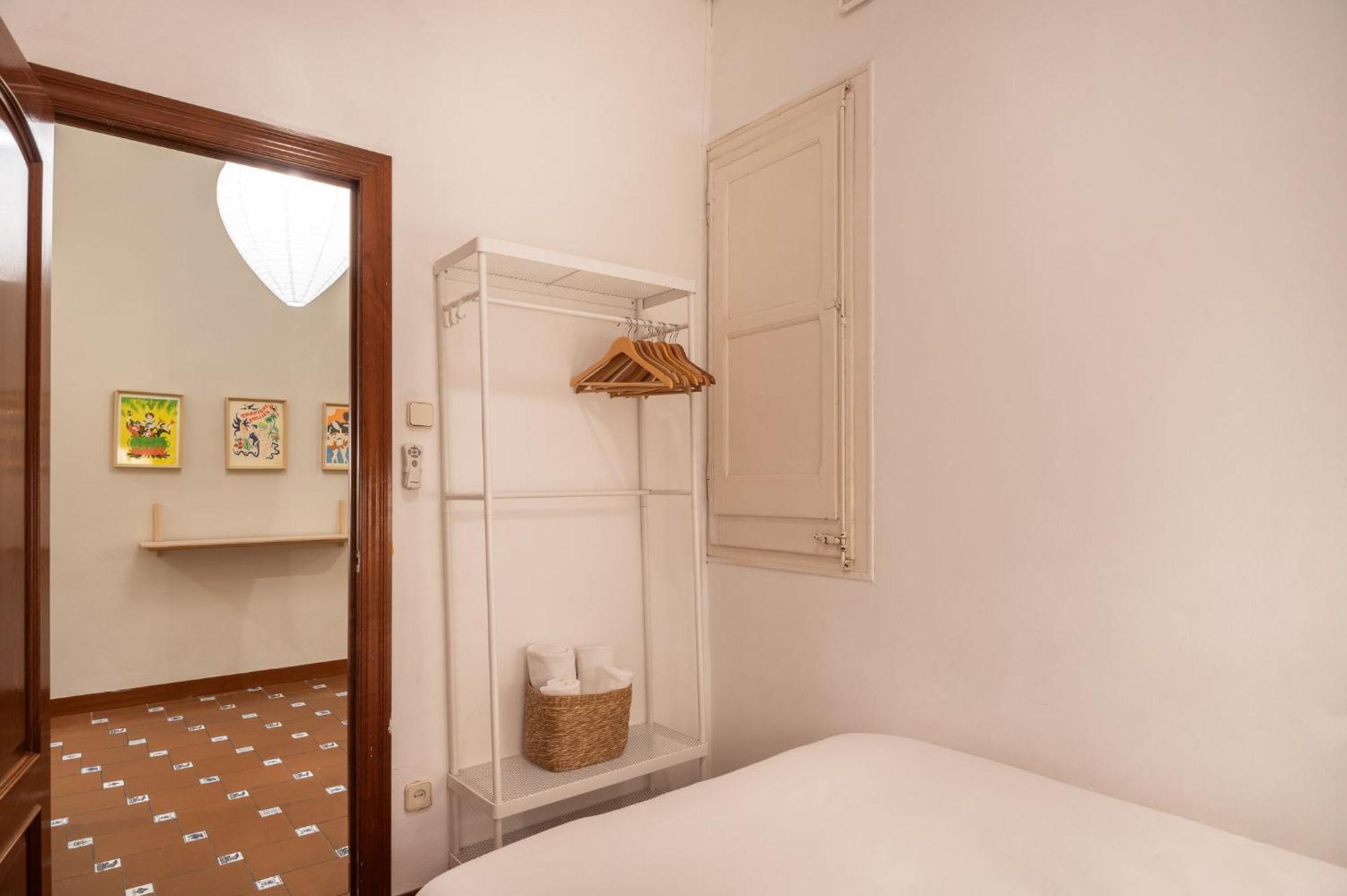 Spacious & Sunny Apt With Terrace In The City Center バルセロナ エクステリア 写真