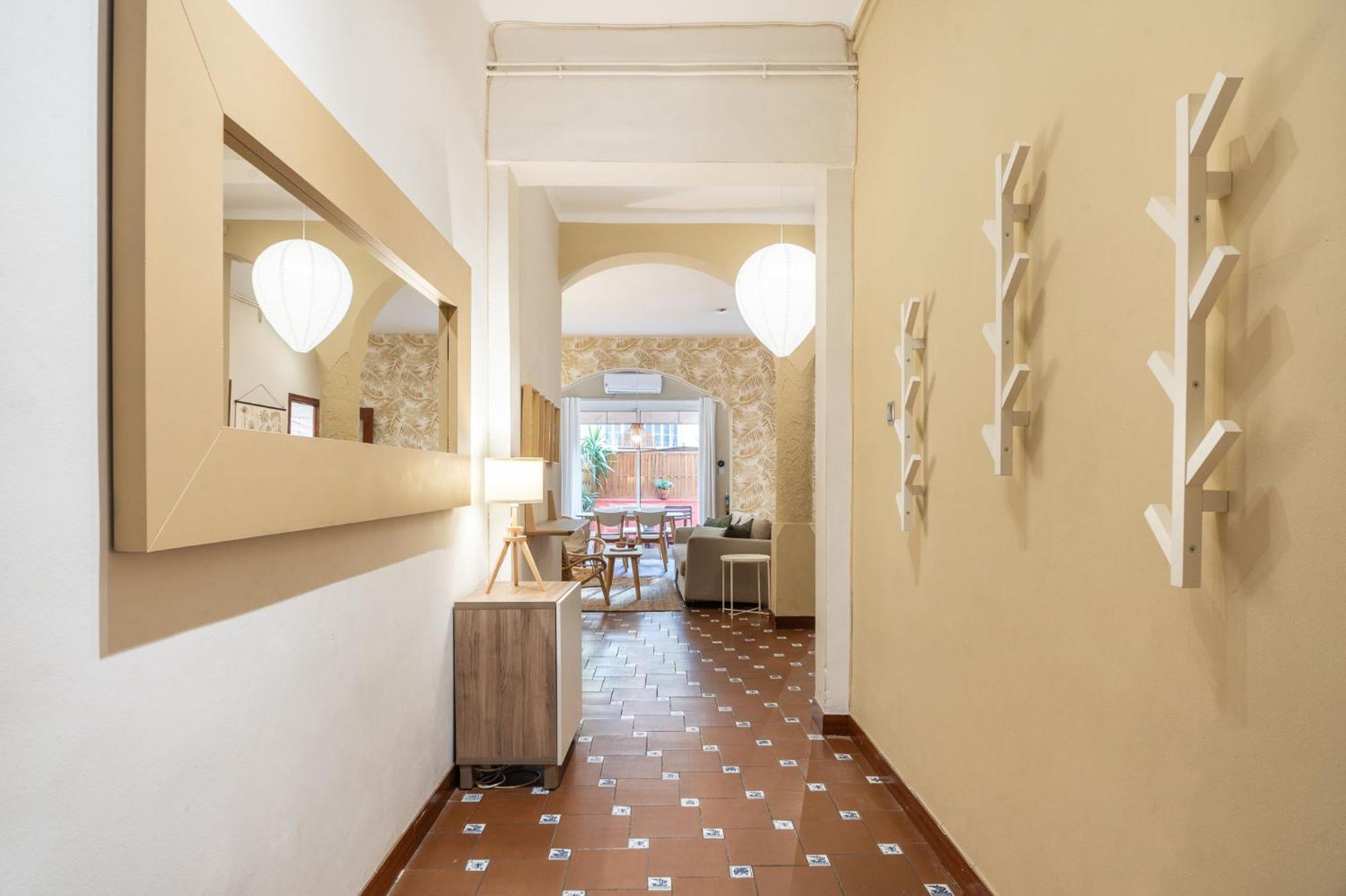 Spacious & Sunny Apt With Terrace In The City Center バルセロナ エクステリア 写真