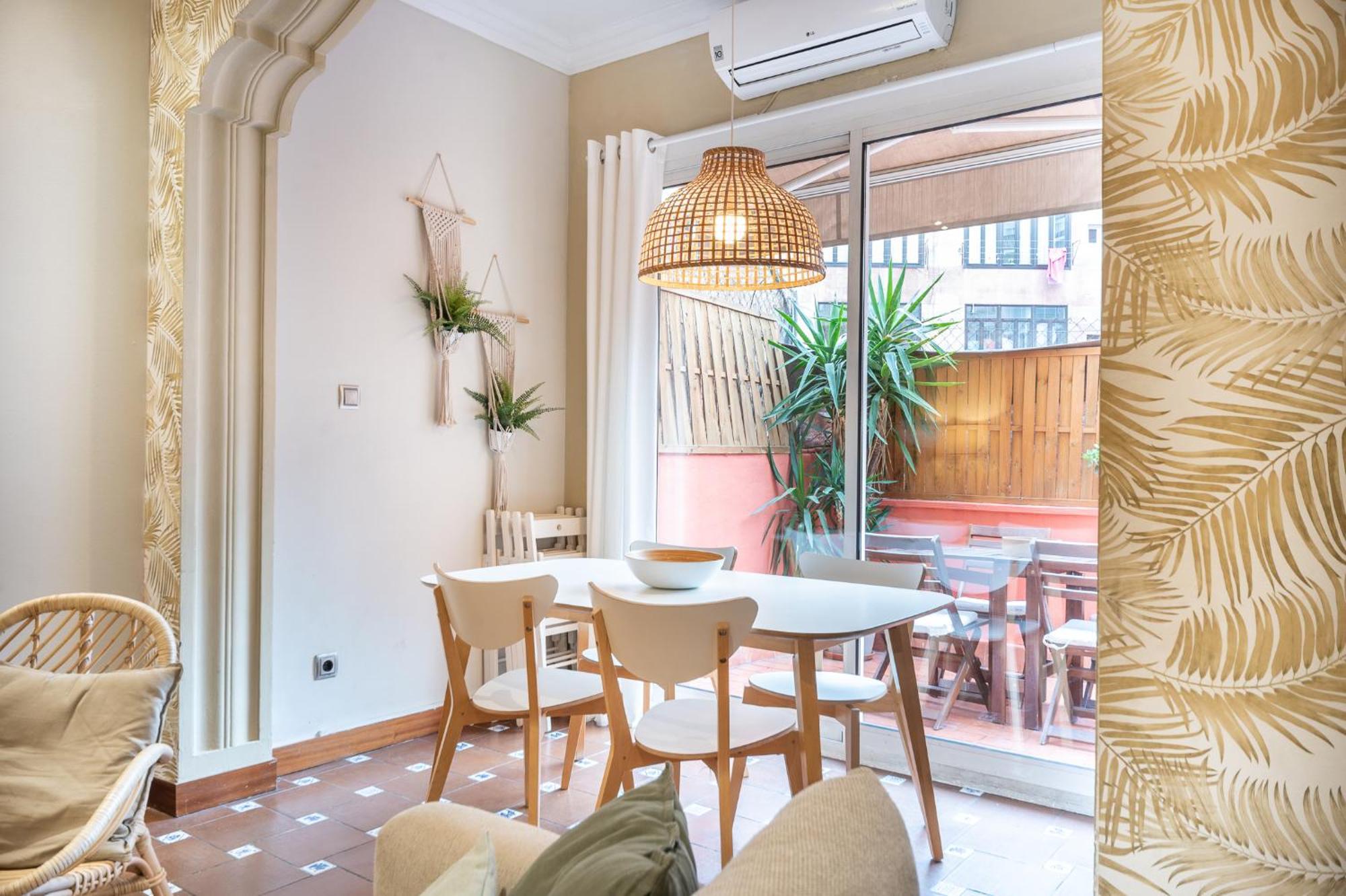 Spacious & Sunny Apt With Terrace In The City Center バルセロナ エクステリア 写真