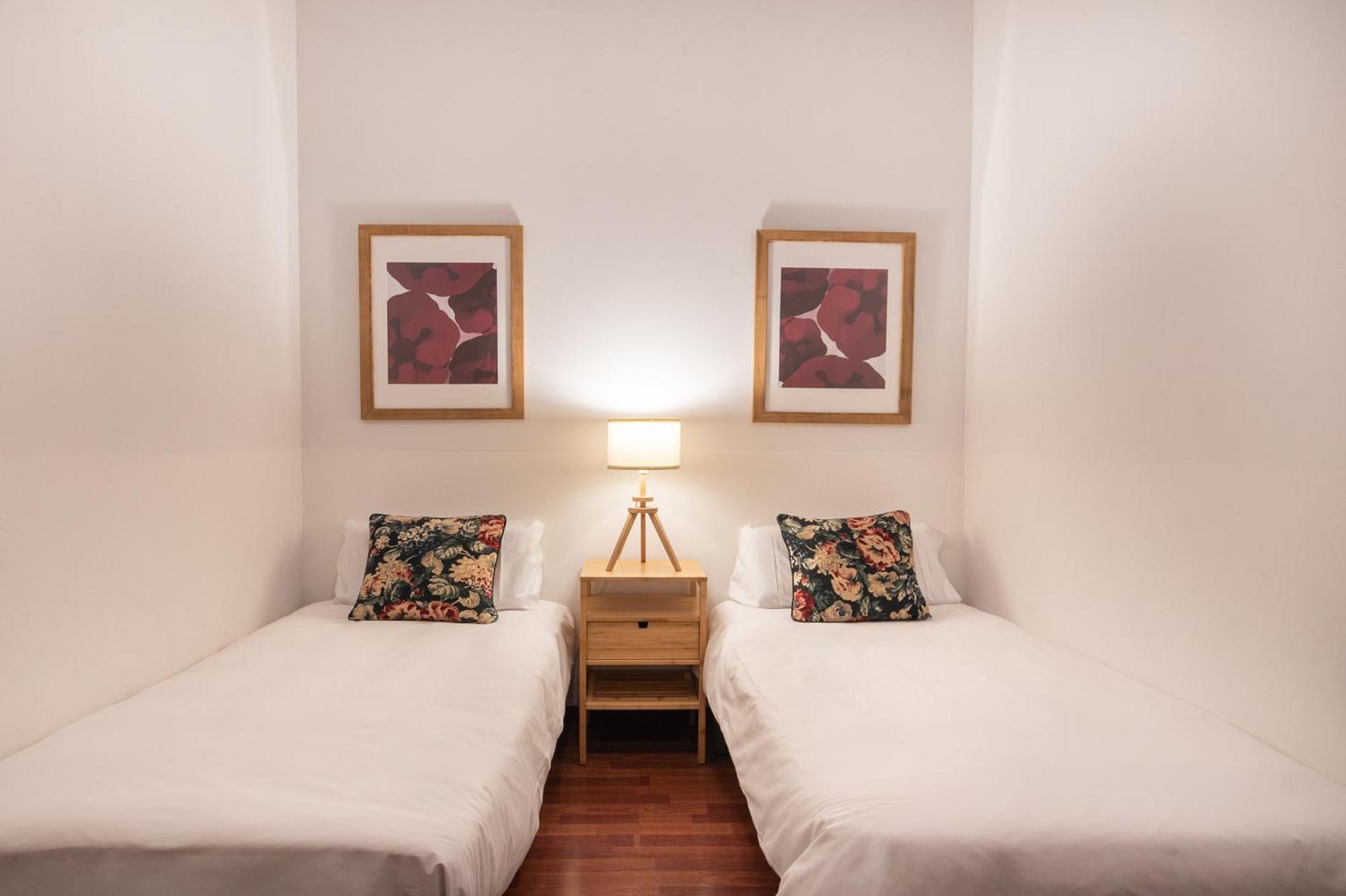 Spacious & Sunny Apt With Terrace In The City Center バルセロナ エクステリア 写真