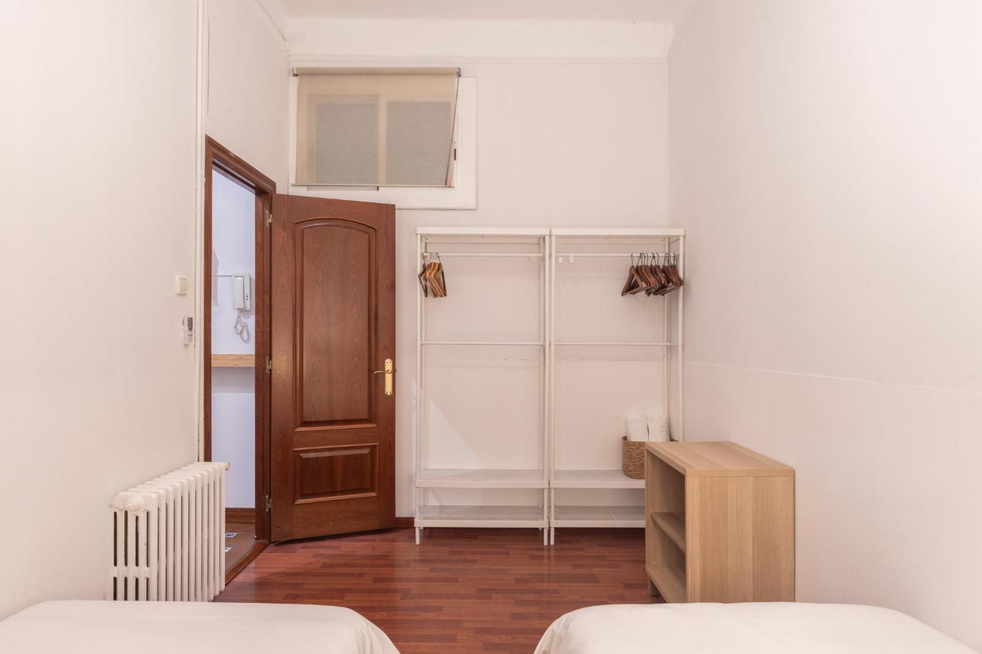 Spacious & Sunny Apt With Terrace In The City Center バルセロナ エクステリア 写真